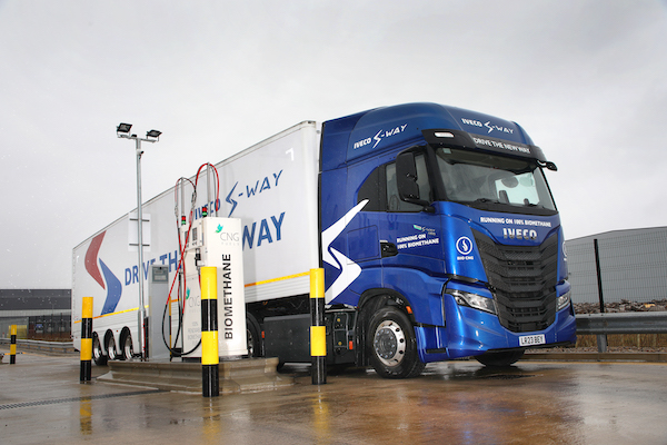 Dynamic range of IVECO alternative fuel vehicles star at Road Transport Expo 2024