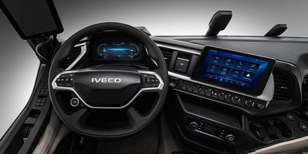  Driver-Centric Off-Road Cockpit